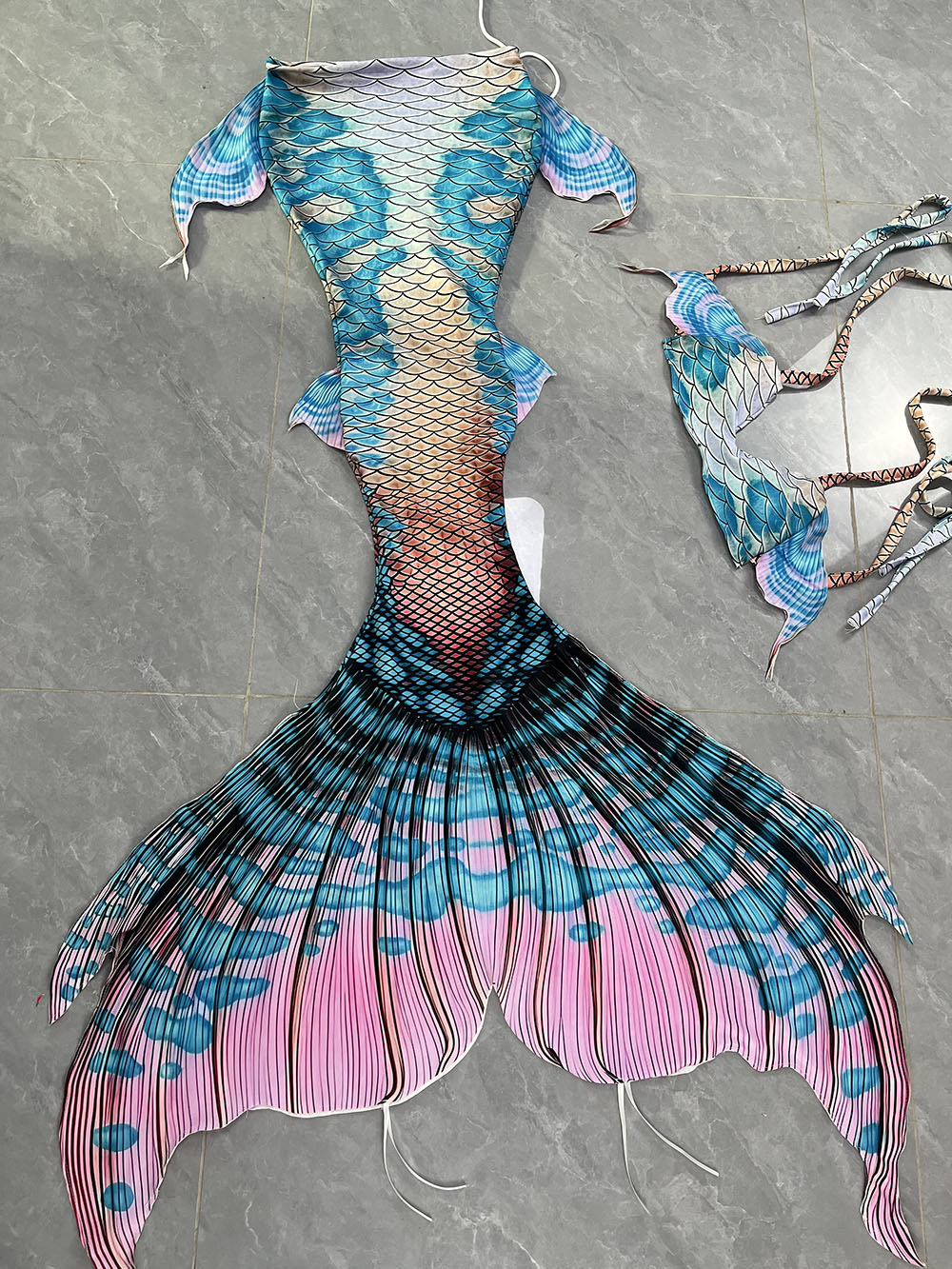 Colorful Dreamy Mermaid Tail A - огляд і ціна Aquarium & Marine Museum Universiti Malaysia Sabah Kota Kinabalu Sabah